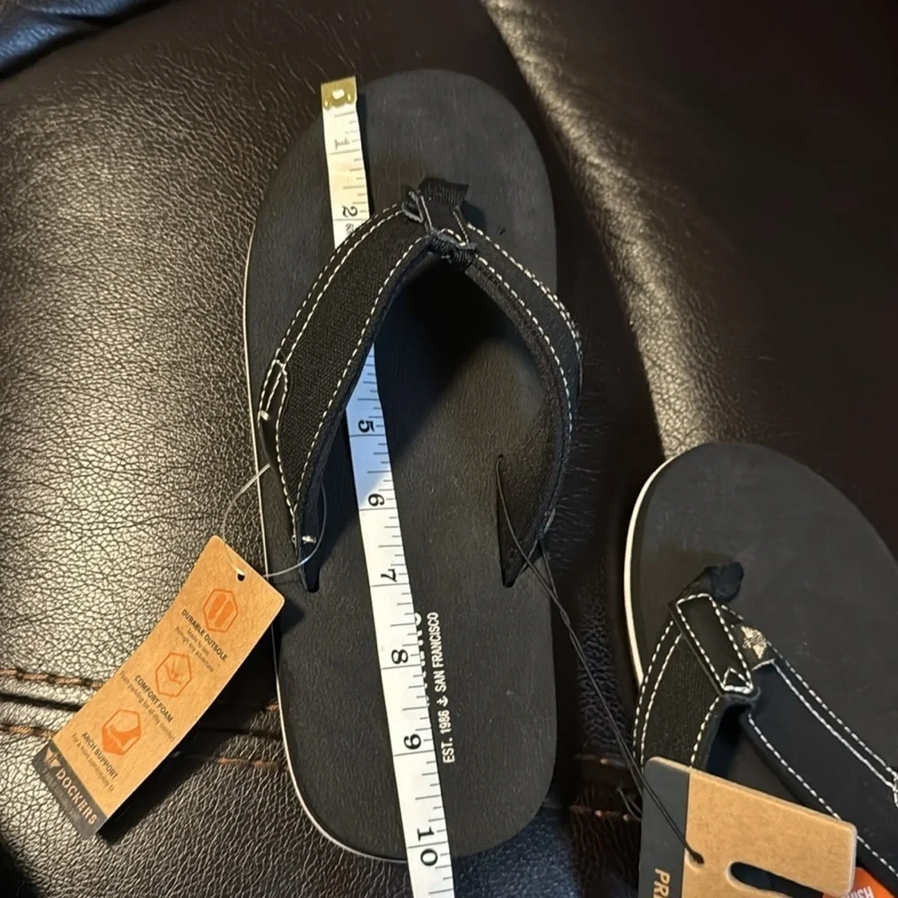 Dockers Mens Flip-Flops Black and White Small Size 7/8 New